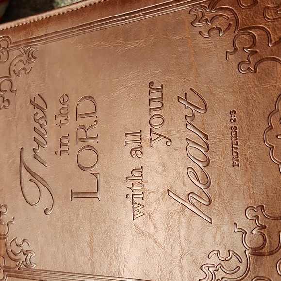 Finpac Vegan Leather Bible case β Beautiful β Vegan Leather bookmark,incl. β NEW - Picture 13 of 16